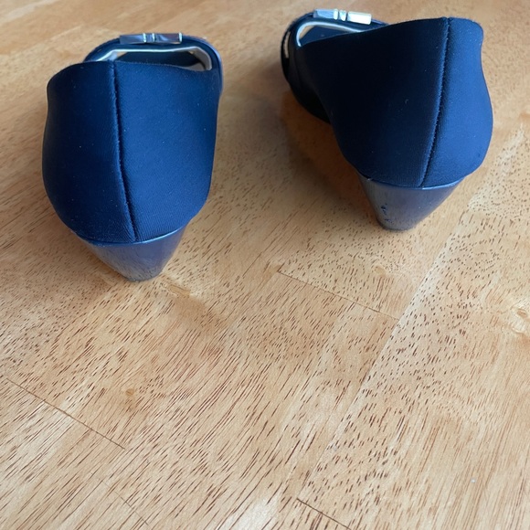 Elegant Navy Peep-Toe Heels with Bow Accent - Picture 4 of 7